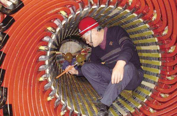 西安泰富西瑪電機(jī)吳高治、劉長(zhǎng)安、張衛(wèi)華榮獲西安市勞動(dòng)模范榮譽(yù)稱號(hào)。