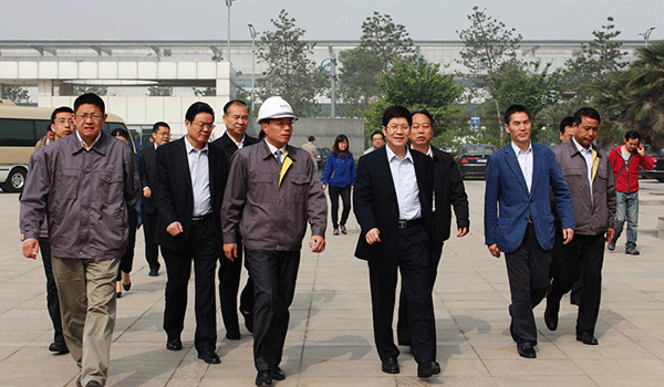 西安市委常委、常務(wù)副市長岳華峰蒞臨西瑪電機調(diào)研指導(dǎo)。