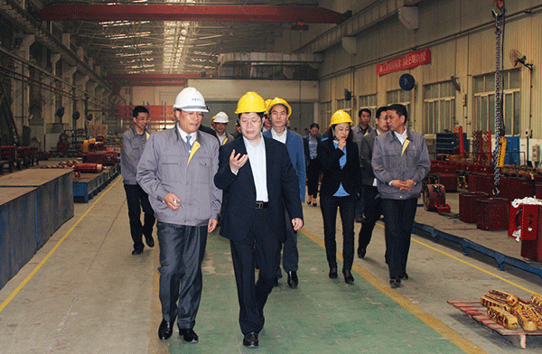 西安市委常委、常務(wù)副市長岳華峰蒞臨西瑪電機調(diào)研指導(dǎo)。