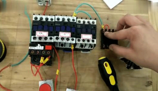 Y系列高壓三相異步電動機的功率控制需要哪些元件？